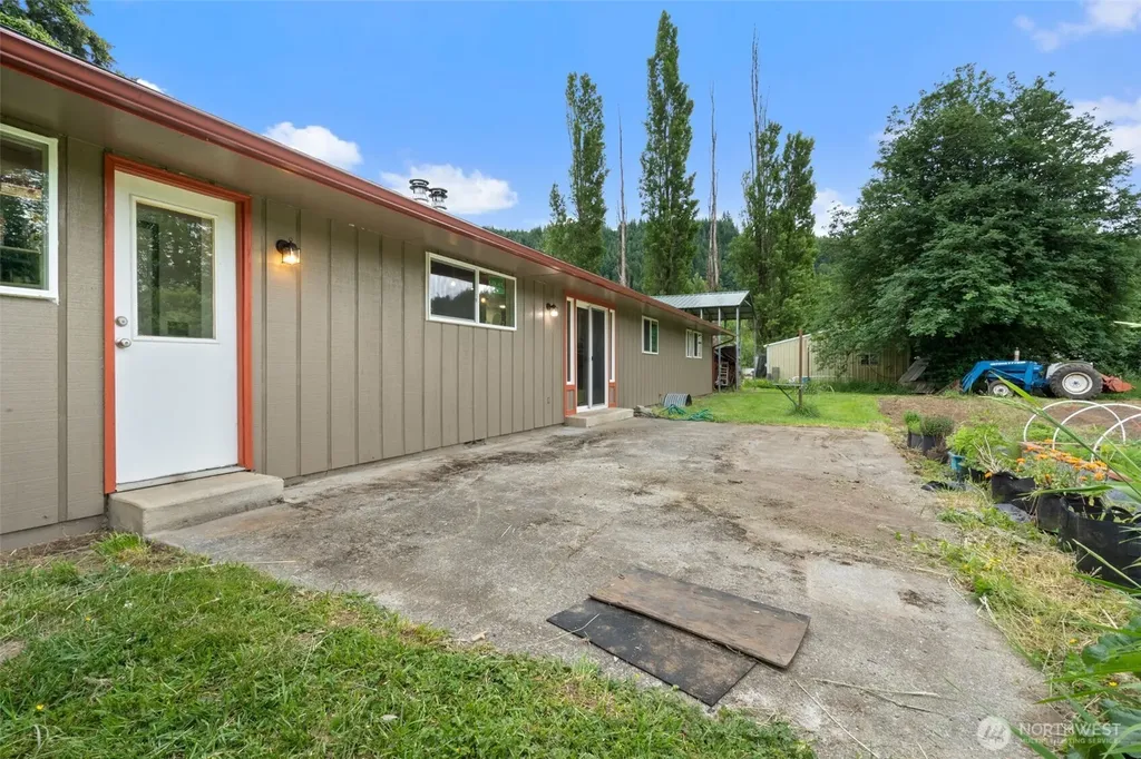 8178 Us Highway 12 Glenoma WA 98336