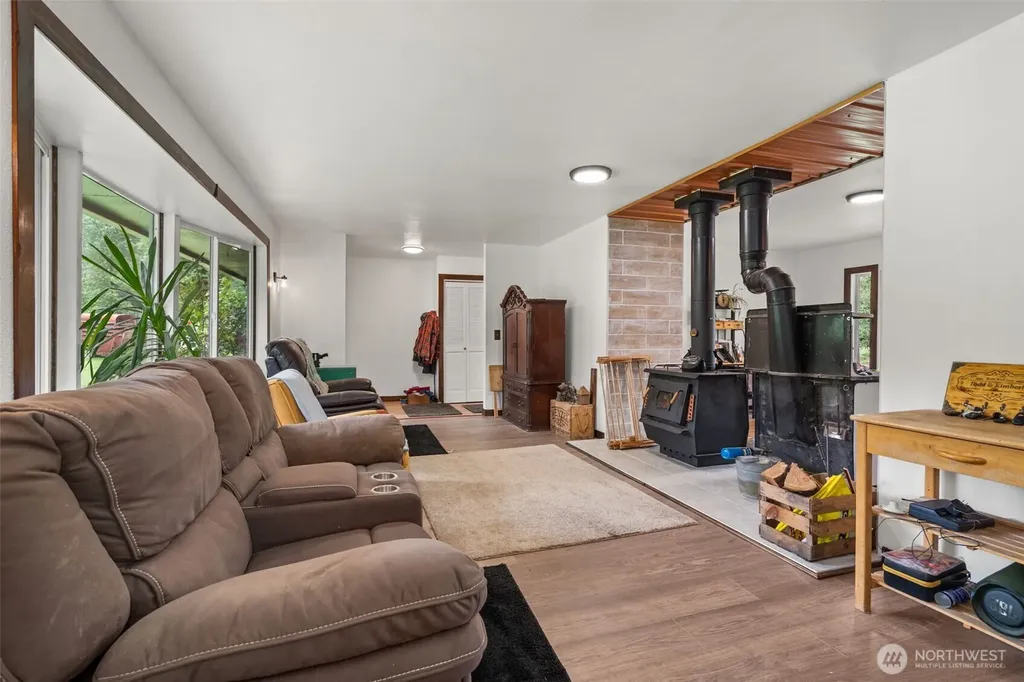 8178 Us Highway 12 Glenoma WA 98336