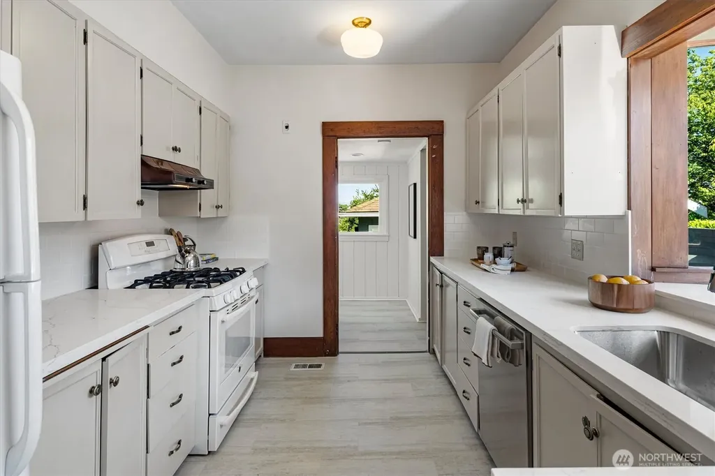 4754 4th Avenue NE Seattle WA 98105
