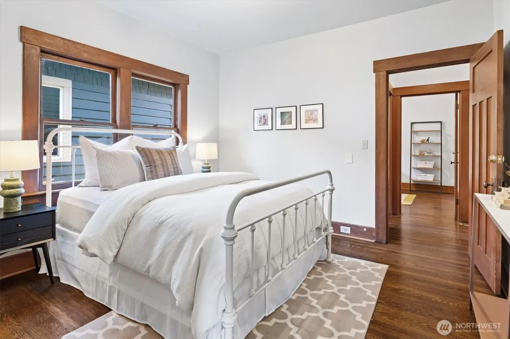 4754 4th Avenue NE Seattle WA 98105