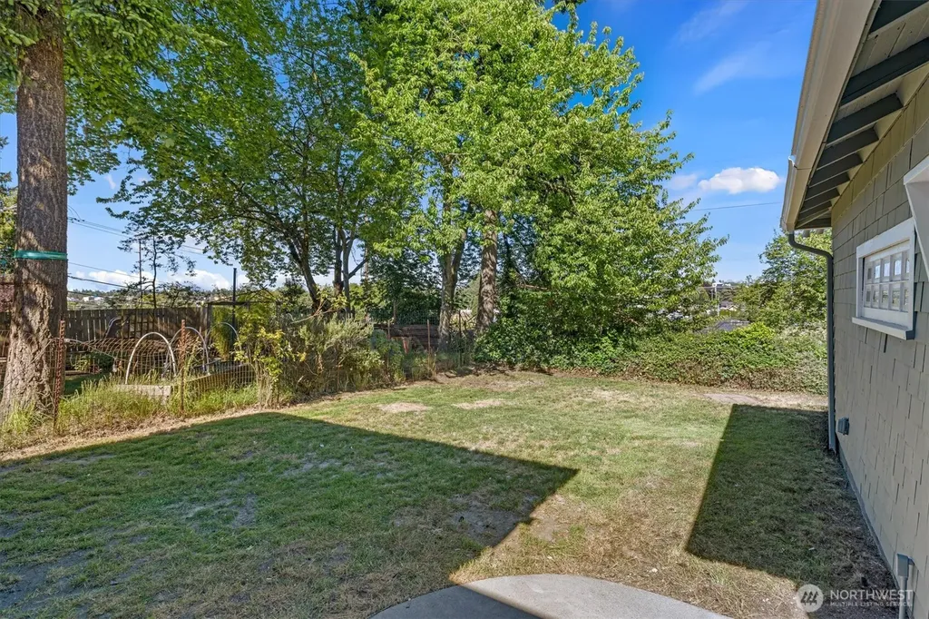 4754 4th Avenue NE Seattle WA 98105