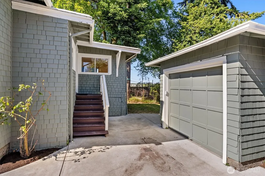4754 4th Avenue NE Seattle WA 98105