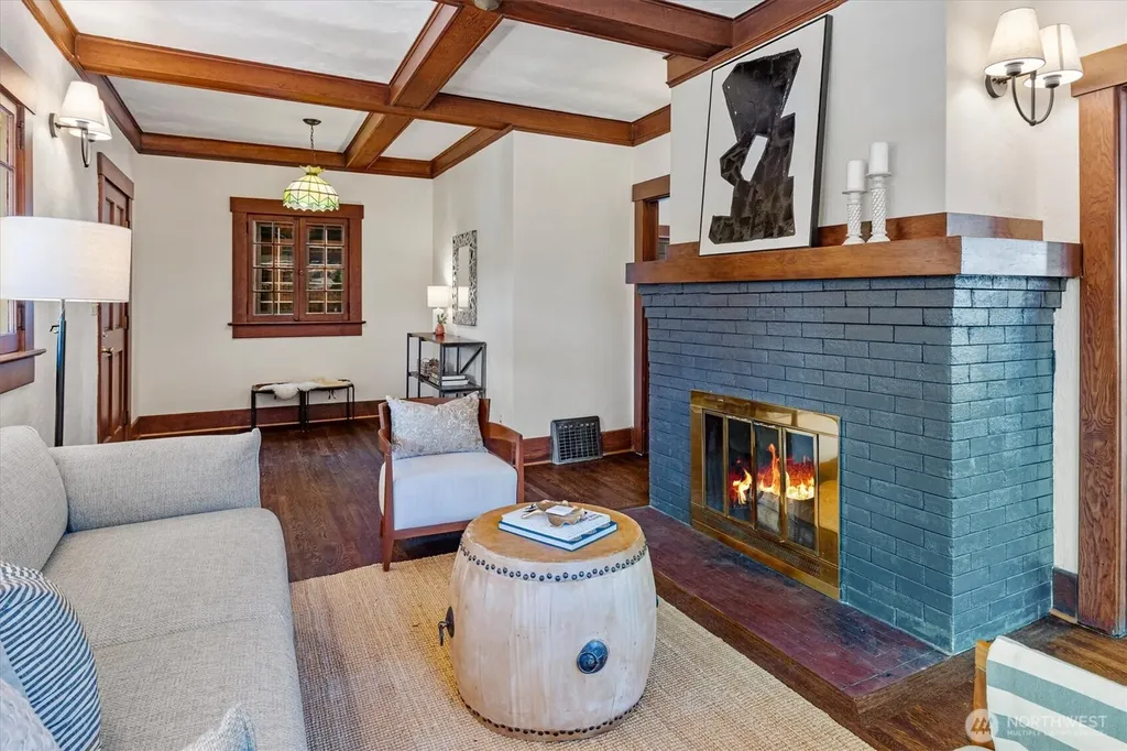 4754 4th Avenue NE Seattle WA 98105