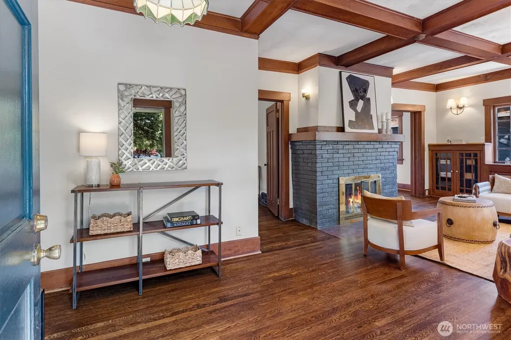 4754 4th Avenue NE Seattle WA 98105