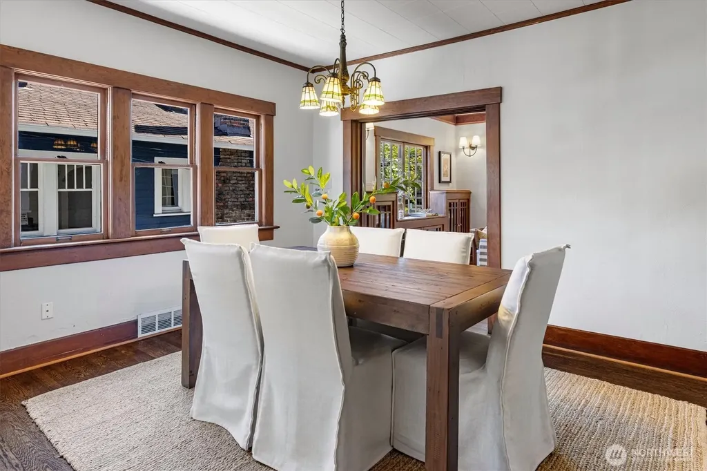 4754 4th Avenue NE Seattle WA 98105