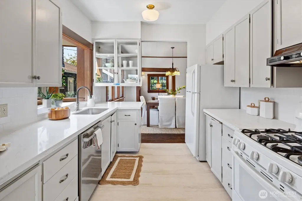 4754 4th Avenue NE Seattle WA 98105