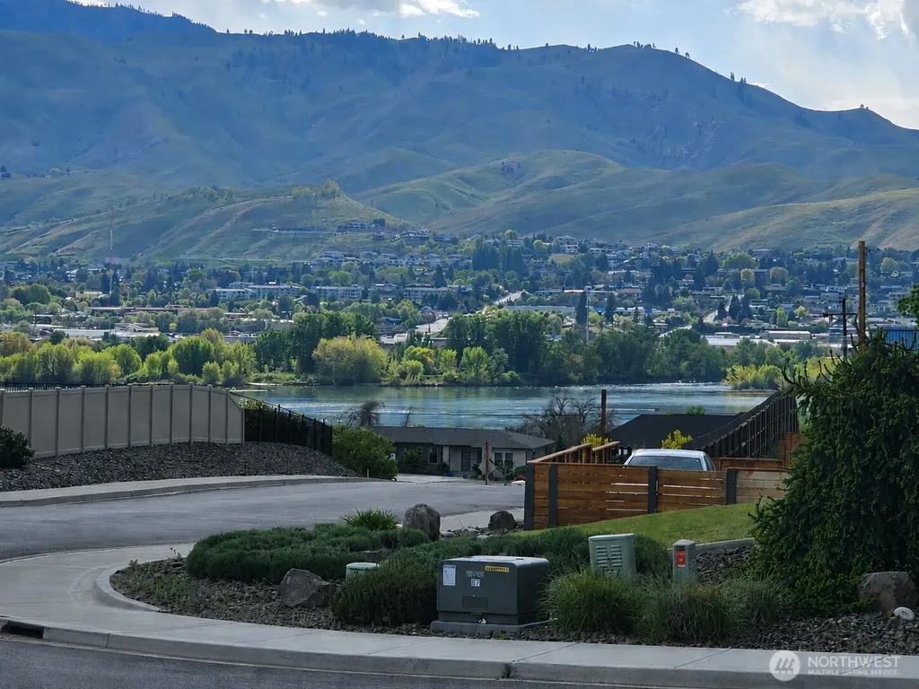 3113 NW Delcon Court East Wenatchee WA 98802