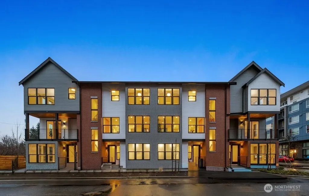 697 NW Locust St (Homesite #8) Issaquah WA 98027