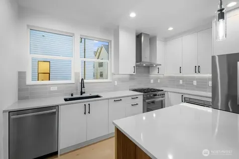 697 NW Locust St (Homesite #8) Issaquah WA 98027