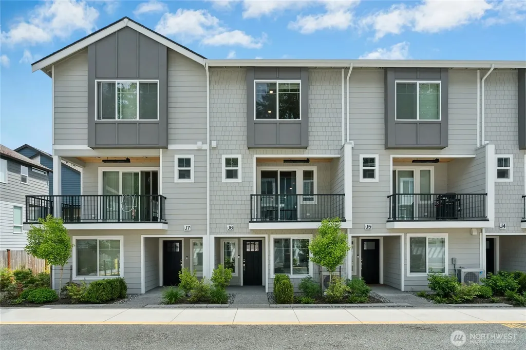 13730 Manor Way Lynnwood WA 98087