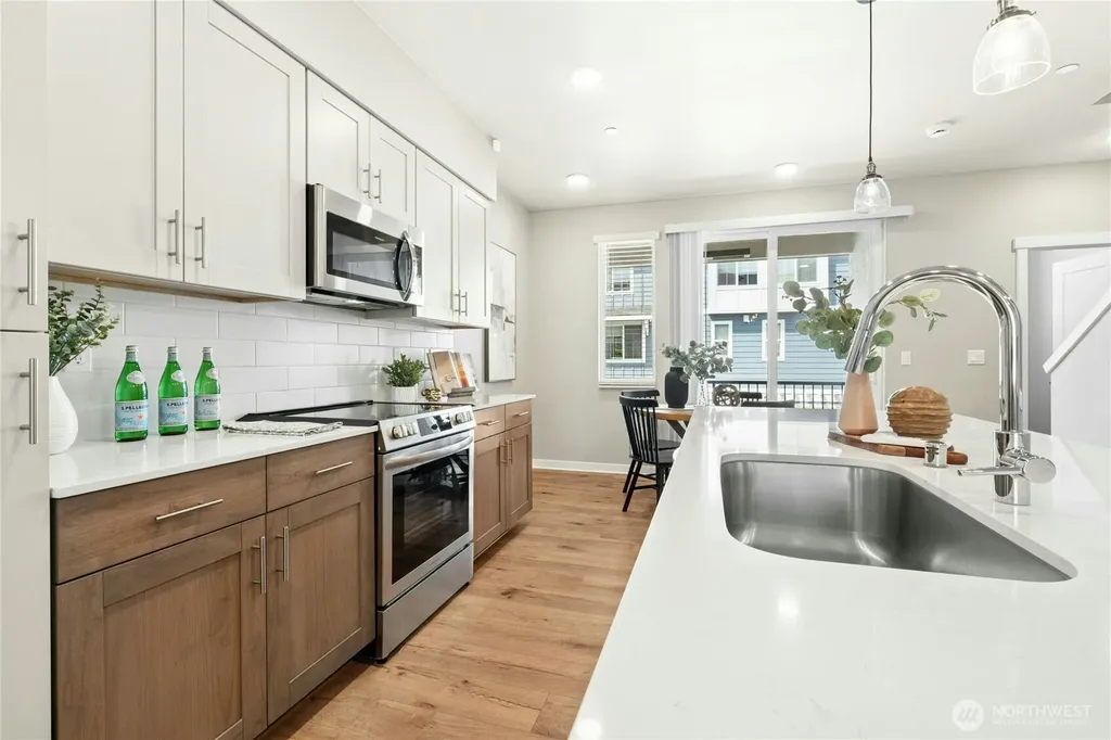 13730 Manor Way Lynnwood WA 98087