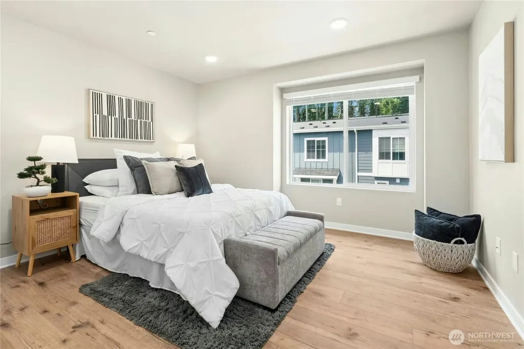 13730 Manor Way Lynnwood WA 98087