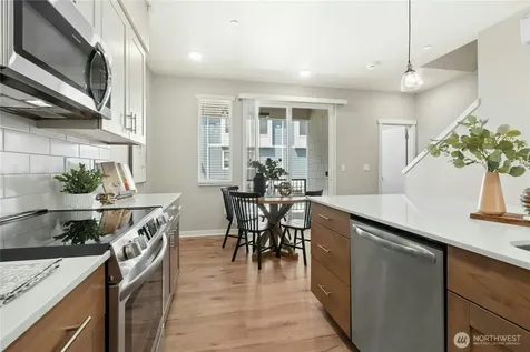 13730 Manor Way Lynnwood WA 98087