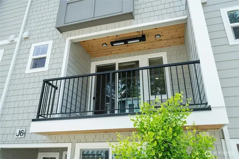 13730 Manor Way Lynnwood WA 98087