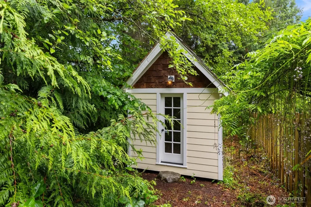 7045 NE Baker Hill Road Bainbridge Island WA 98110