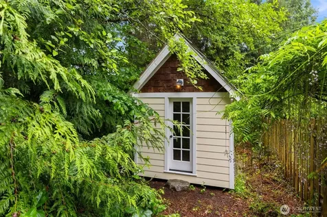 7045 NE Baker Hill Road Bainbridge Island WA 98110