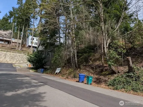 1324 211th Avenue NE Sammamish WA 98074