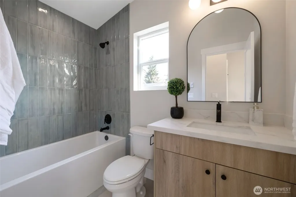 1605 SW Kenyon Street Seattle WA 98106