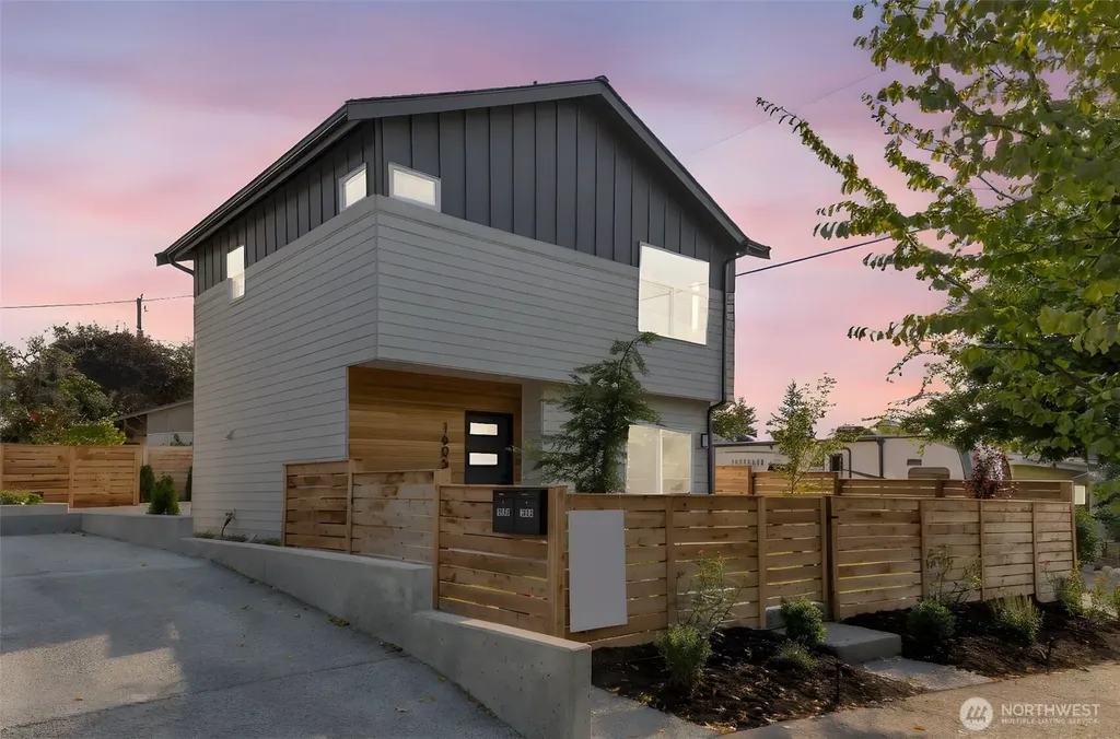 1605 SW Kenyon Street Seattle WA 98106