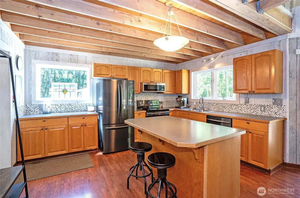 9393 Phillips Road SE Port Orchard WA 98367
