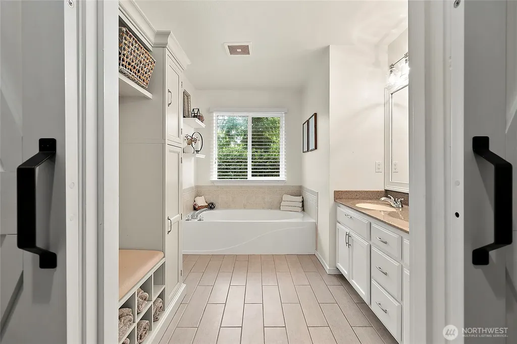 20407 SE 261st Place Covington WA 98042