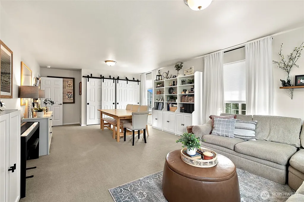 20407 SE 261st Place Covington WA 98042