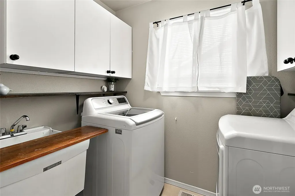20407 SE 261st Place Covington WA 98042