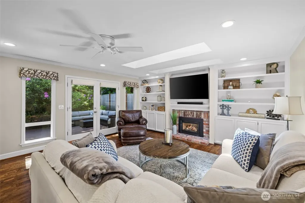 22201 NE 28th Place Sammamish WA 98074