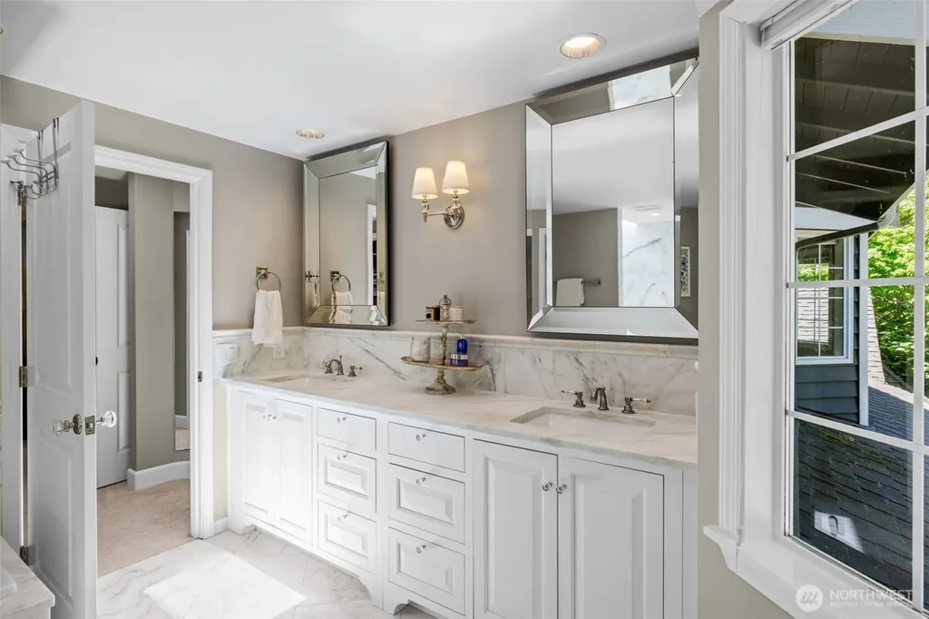 22201 NE 28th Place Sammamish WA 98074