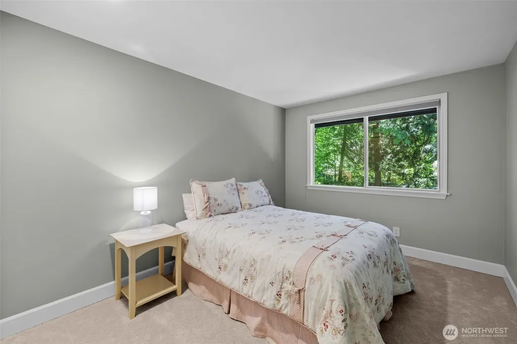 22201 NE 28th Place Sammamish WA 98074