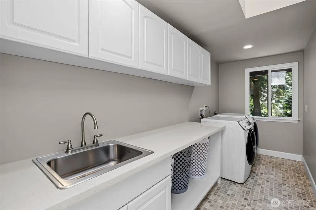 22201 NE 28th Place Sammamish WA 98074