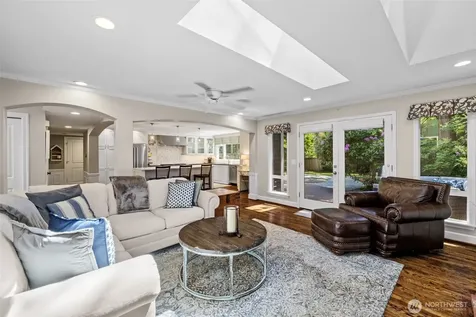 22201 NE 28th Place Sammamish WA 98074