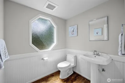 22201 NE 28th Place Sammamish WA 98074
