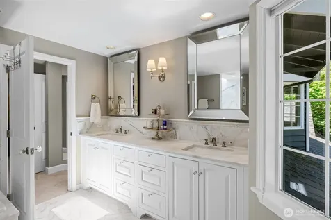 22201 NE 28th Place Sammamish WA 98074
