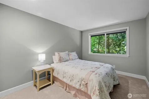 22201 NE 28th Place Sammamish WA 98074