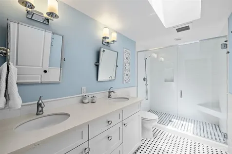 22201 NE 28th Place Sammamish WA 98074
