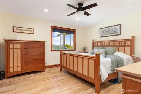 1355 Sealawn Boulevard Freeland WA 98249