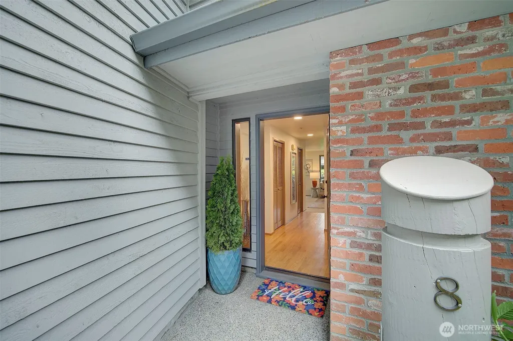 19616 61st Place NE Kenmore WA 98028