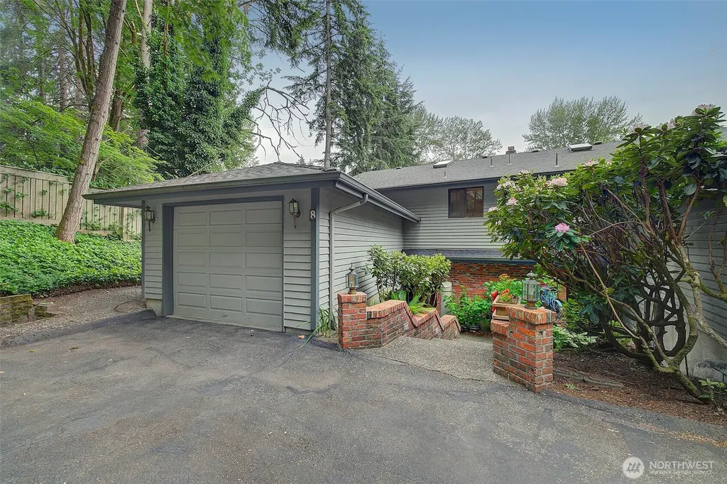 19616 61st Place NE Kenmore WA 98028