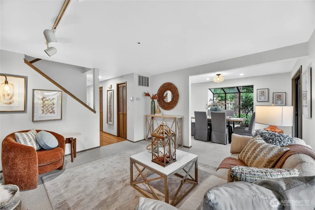 19616 61st Place NE Kenmore WA 98028
