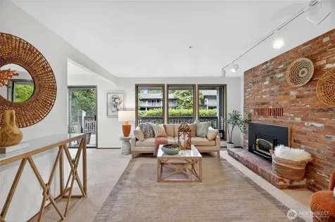 19616 61st Place NE Kenmore WA 98028