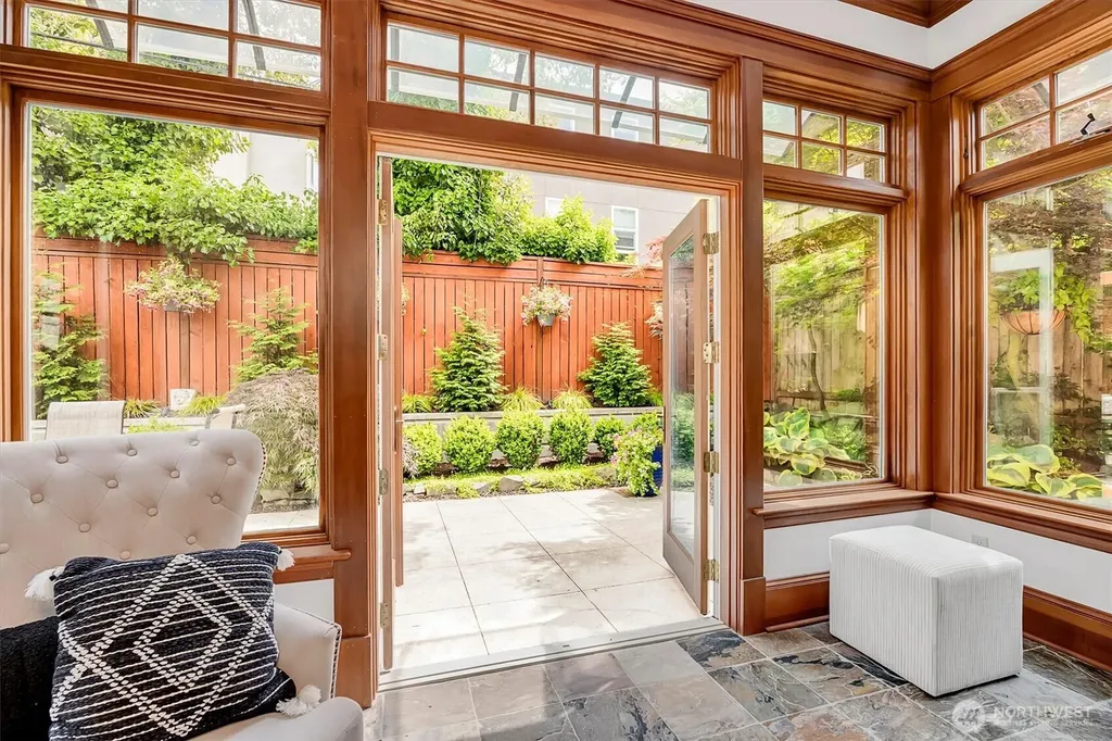 612 11th Avenue E Seattle WA 98102