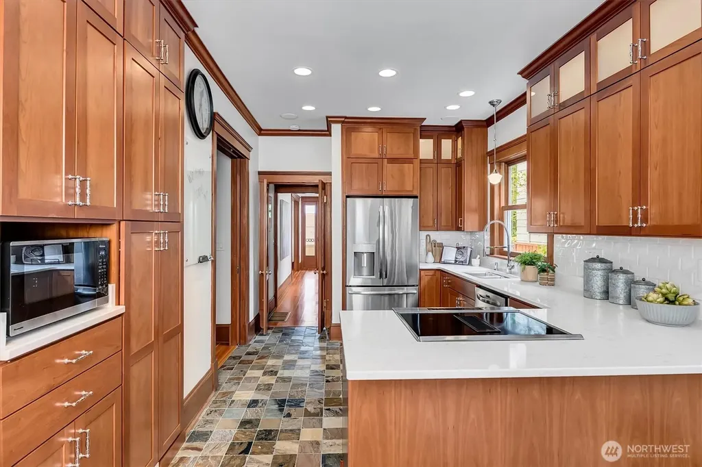 612 11th Avenue E Seattle WA 98102