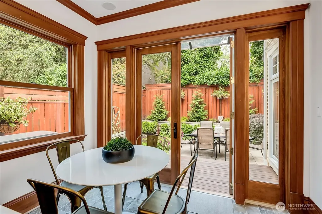 612 11th Avenue E Seattle WA 98102