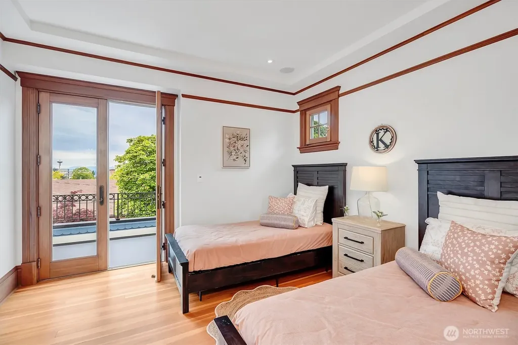 612 11th Avenue E Seattle WA 98102