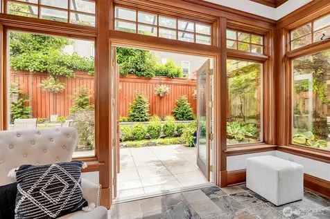 612 11th Avenue E Seattle WA 98102