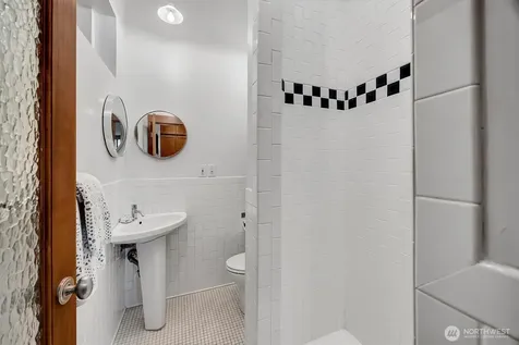 612 11th Avenue E Seattle WA 98102