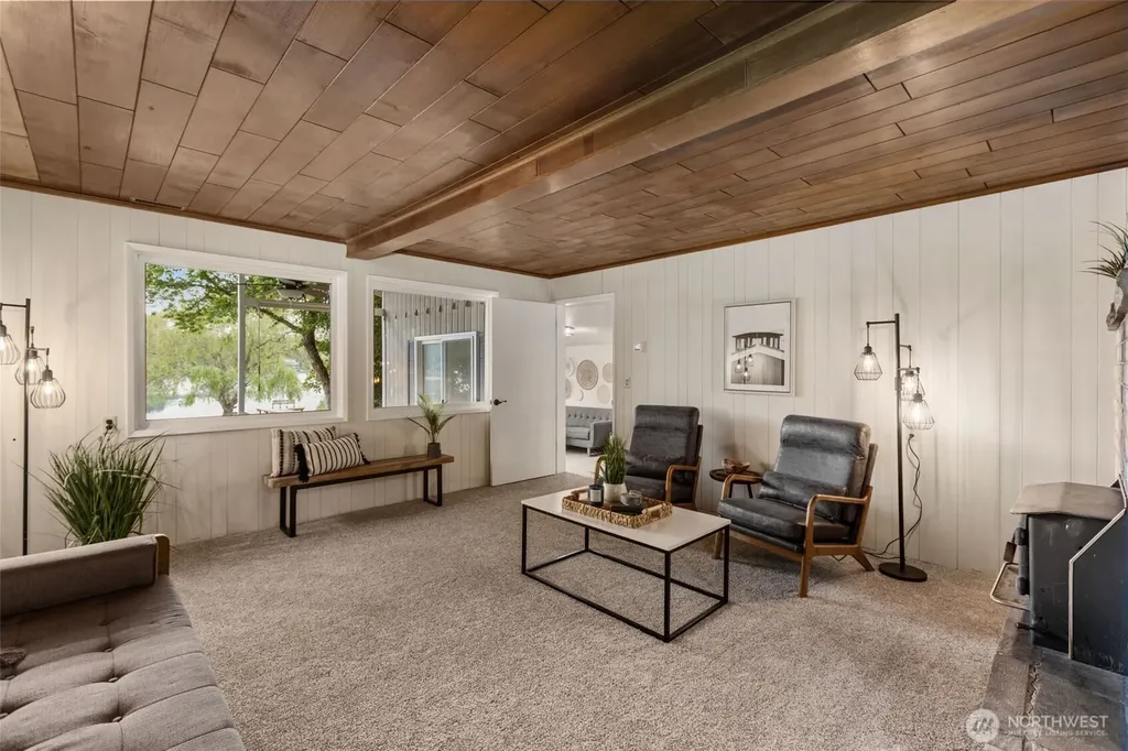 31089 E Lake Morton Drive SE Kent WA 98042