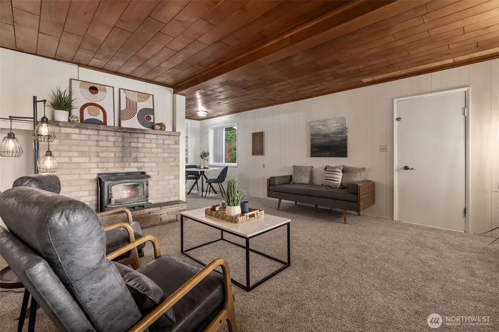 31089 E Lake Morton Drive SE Kent WA 98042