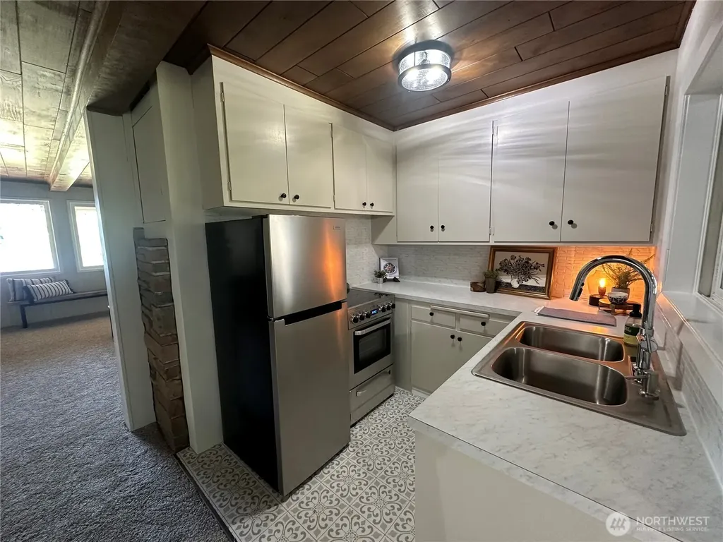 31089 E Lake Morton Drive SE Kent WA 98042